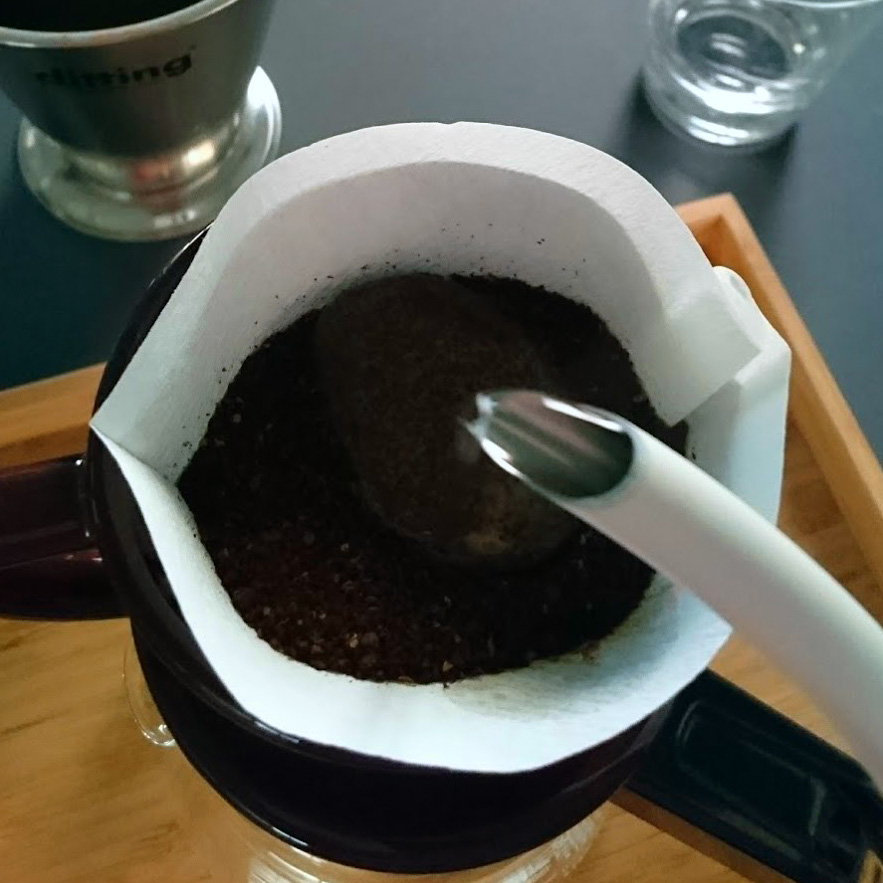 コーヒーを蒸らす